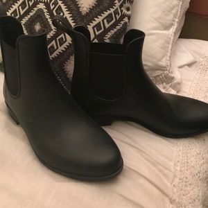 black chelsea rain boots